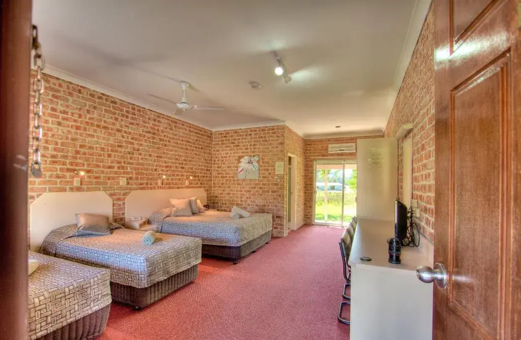 Gloucester Country Lodge Motel