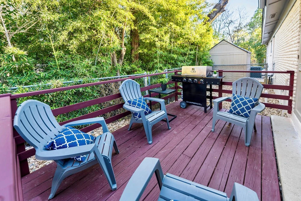 Walk to Campus: Creekside Austin Duplex!