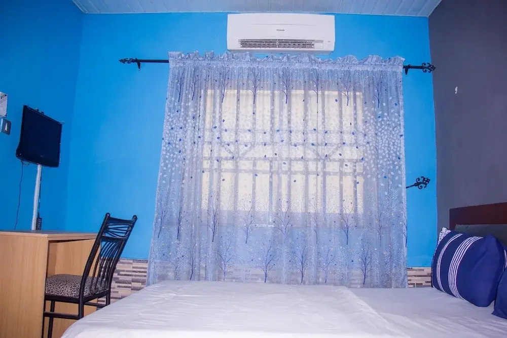 Lukham Crown Hotel