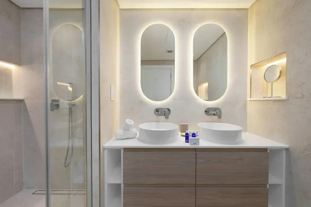 Maison Privee - Modern Chic Apt w/ Spectacular Downtown Views