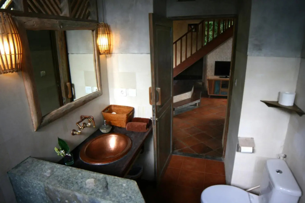 Artist Eco Villa With Wood And Clay