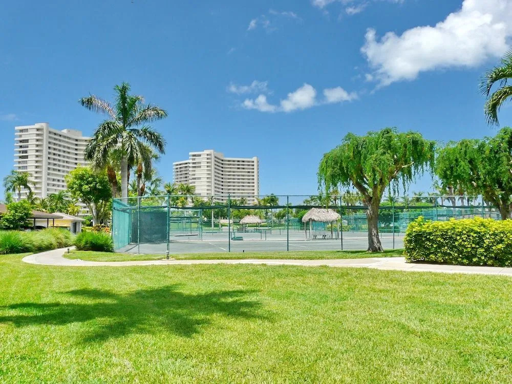 Stylish Beachfront Condo With Pool and Ocean Views