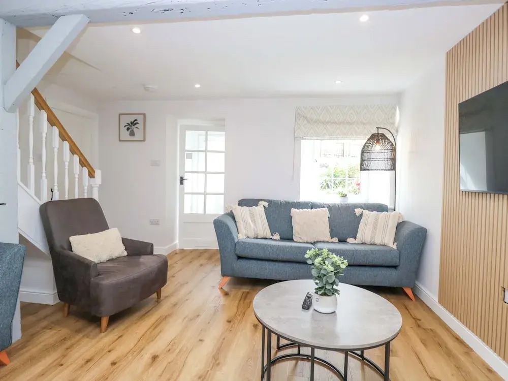 Riverside Cottage No 4