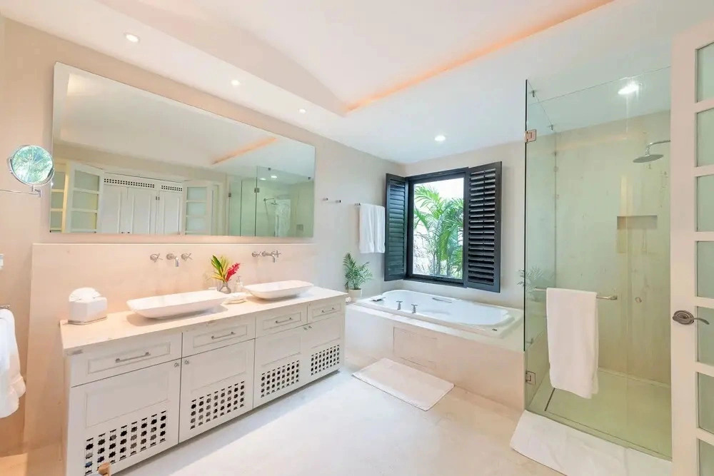 Luxurious 4 Bedroom Condo