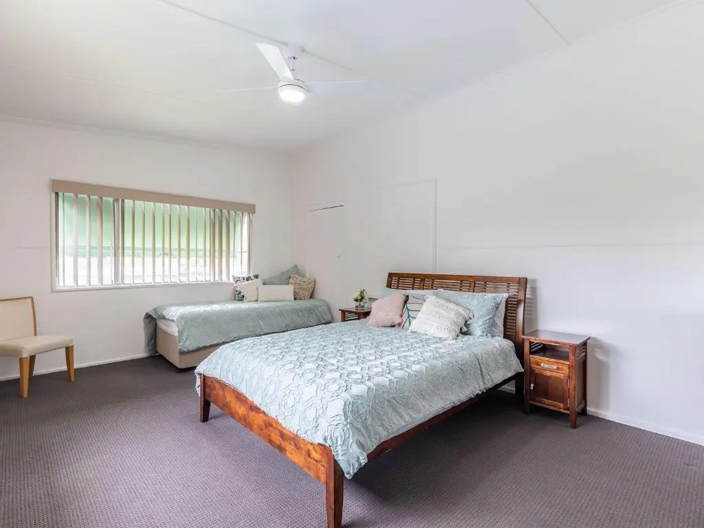 91 Sandy Point Road with Wifi Boat Parking and Air Con