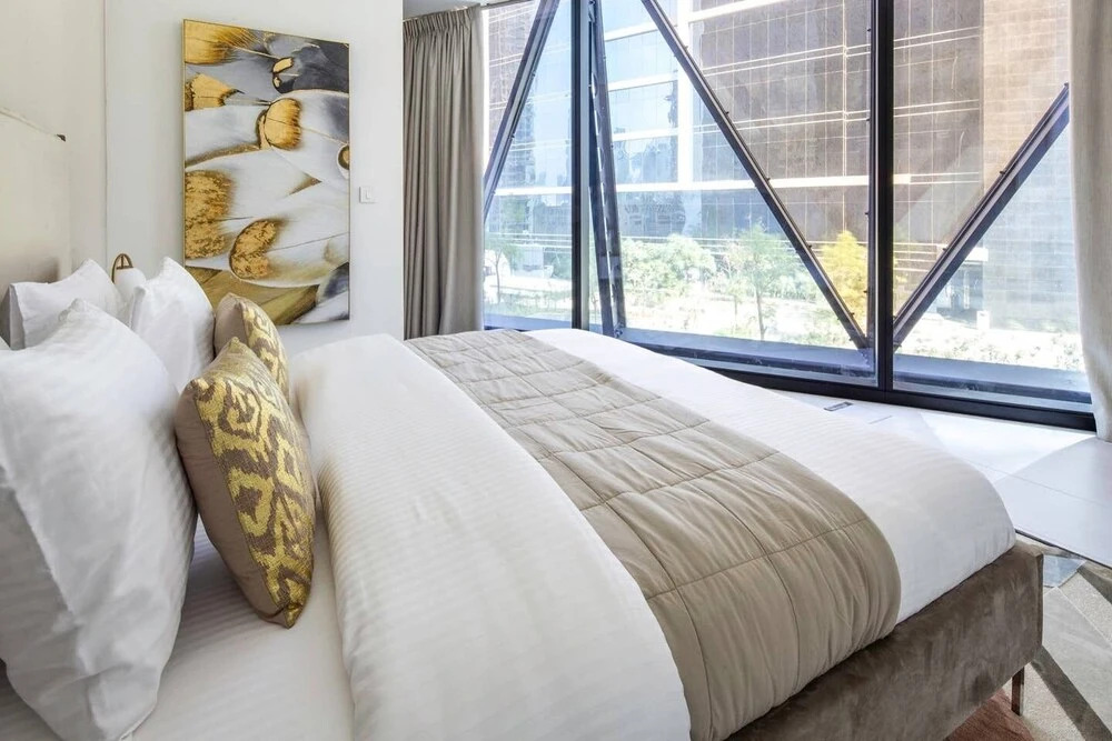 Modern + Minimalist 1BR in Burj Khalifa Boulevard!