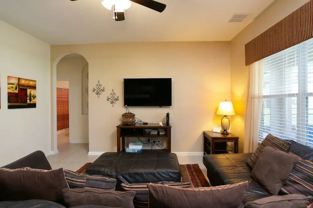 Villa 2682 Manesty Windsor Hills