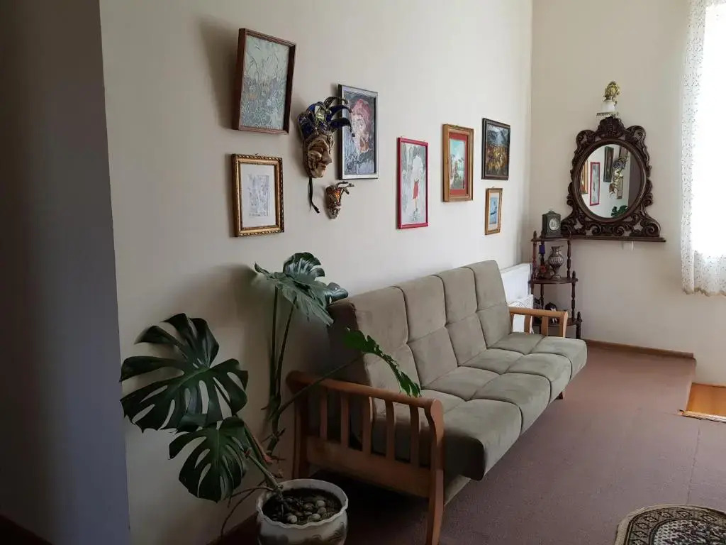 Tamari Guest House