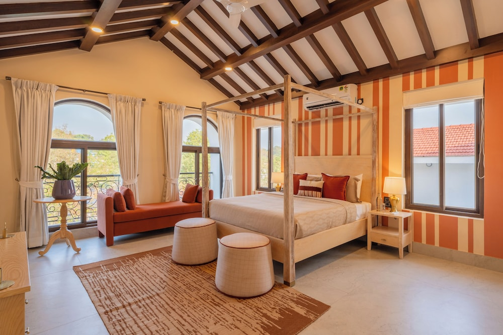 ELIVAAS Villa Paraiso 4 BHK with Pool & Bar