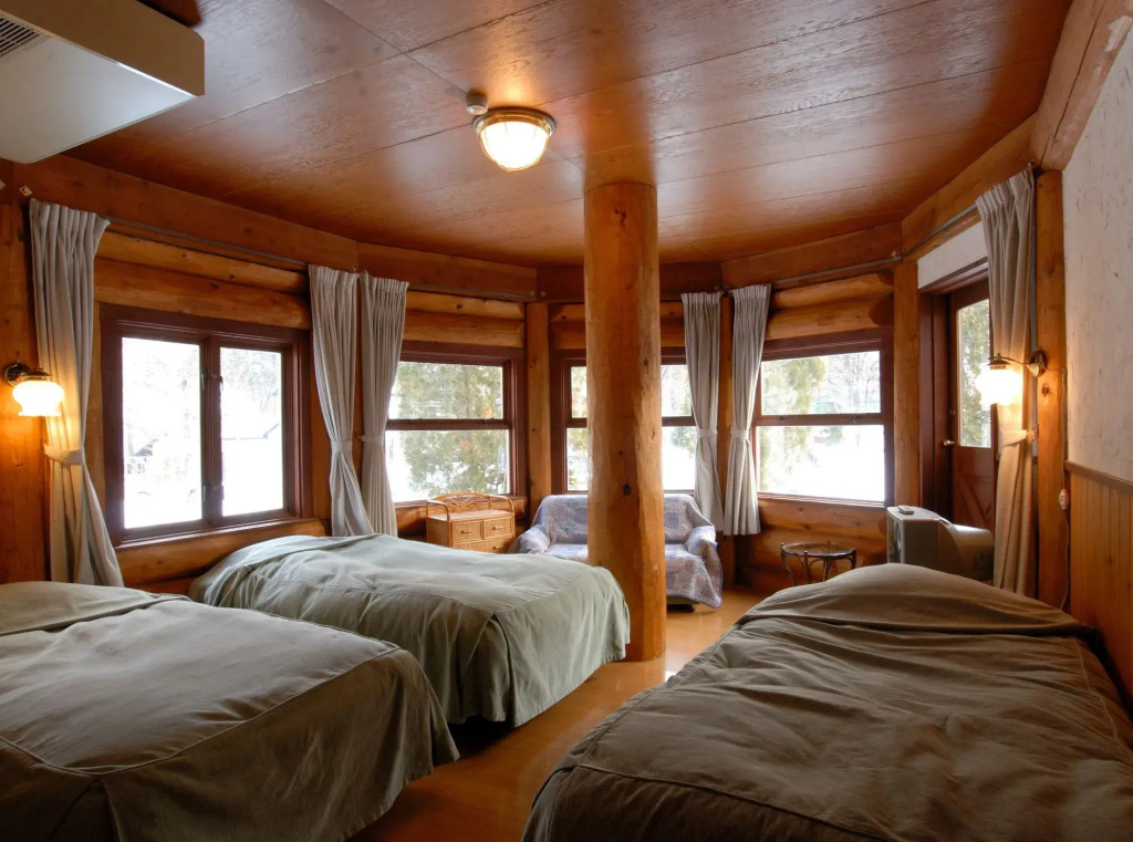Hakuba Pension & Log Hotel Meteor