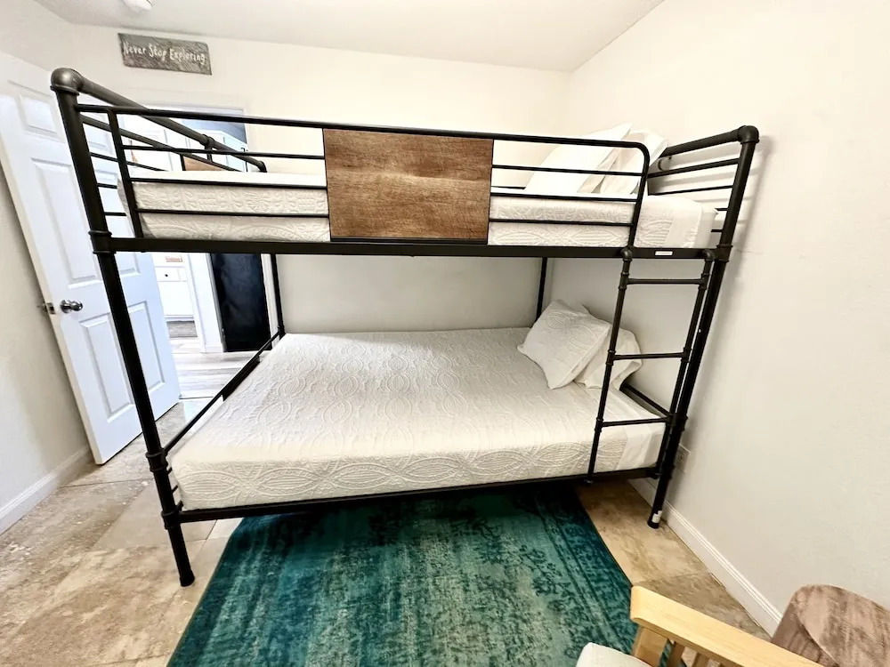 Emerald Hideaway 2 Bedroom Condo by RedAwning
