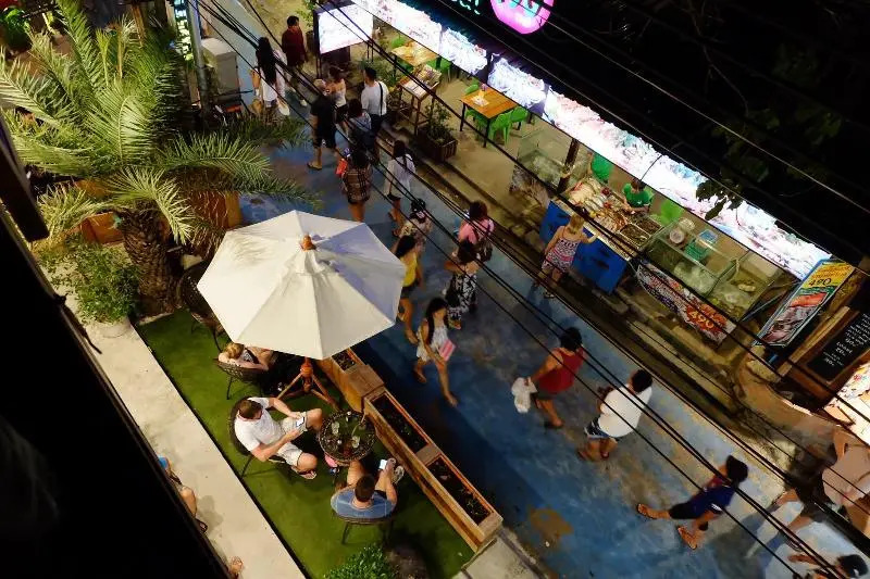Bloom Cafe & Hostel