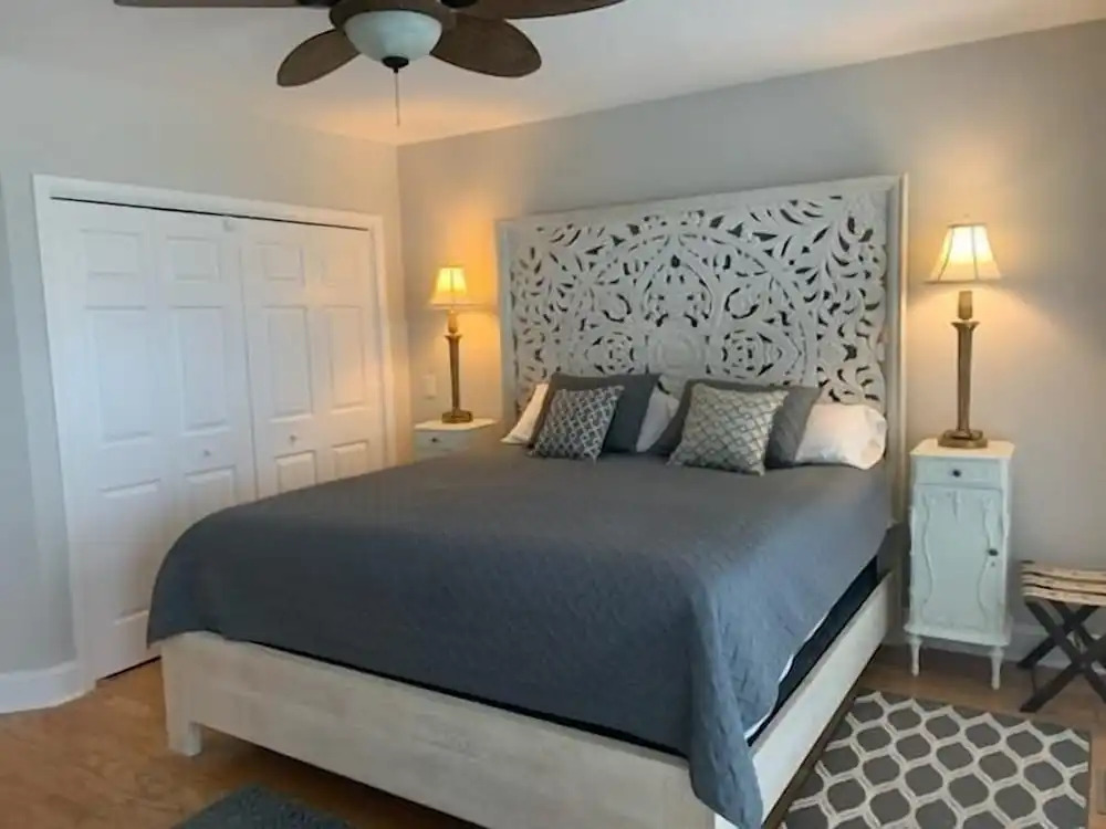 Absolute Bliss Private  4 Bedroom Home by RedAwning