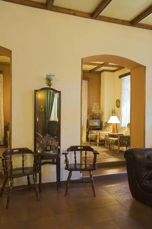 New Helvetia Historic Hotel