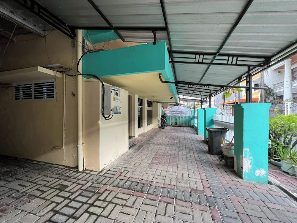 OYO 92675 Hotel Rosna
