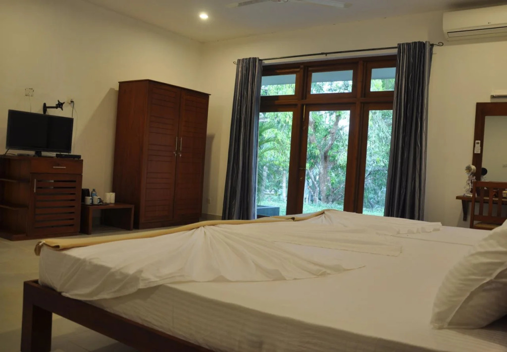 Aarya Hotel