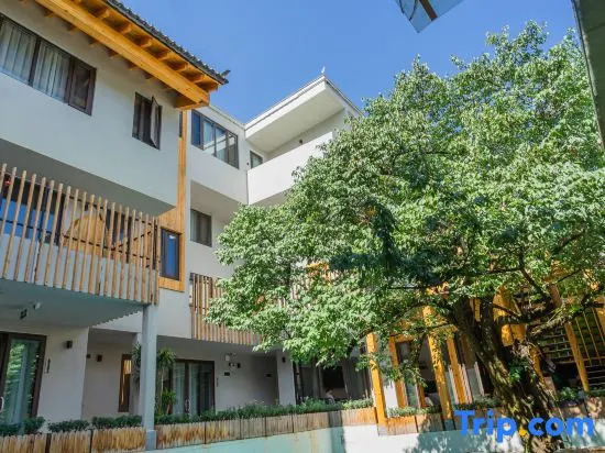 Eryuan Under the Plum Tree Lakeview Vacation Apartment