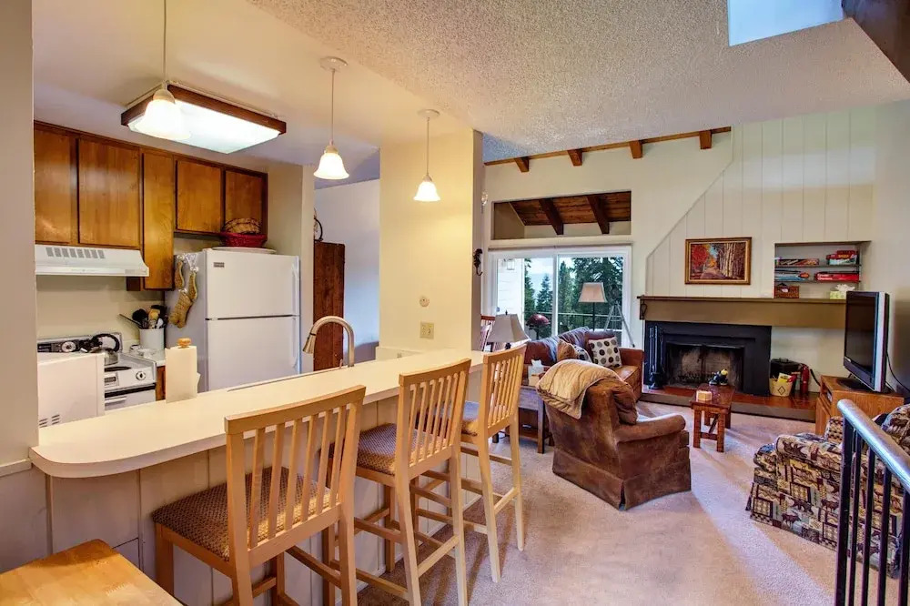 Stellers Jay Lake View  2 Bedroom Condo by RedAwning