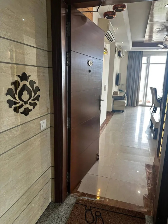 Luxurious Gurugram Apartment for Rent - Entire House With City & Garden Views