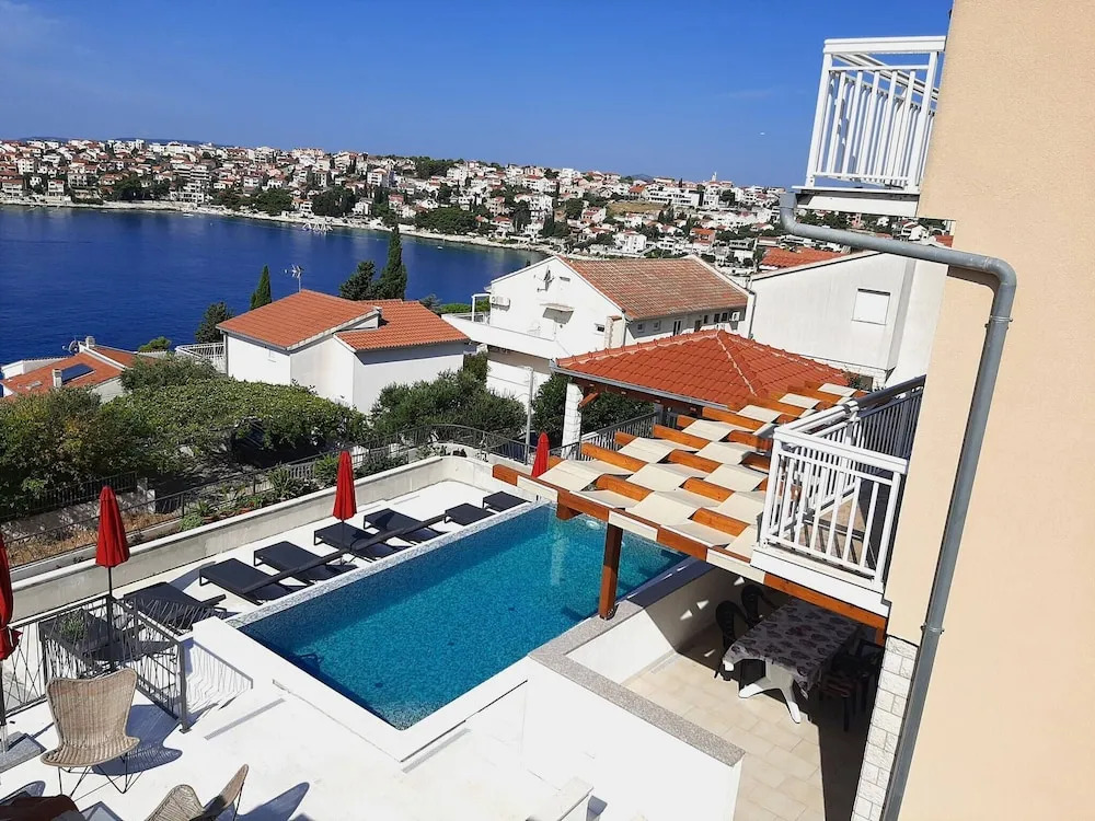 Heated Infinity Pool, Family Apartment With Panoramic sea View 2