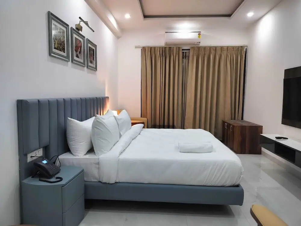 The Hoften Elite 32 Avenue, Sector 15, Gurugram