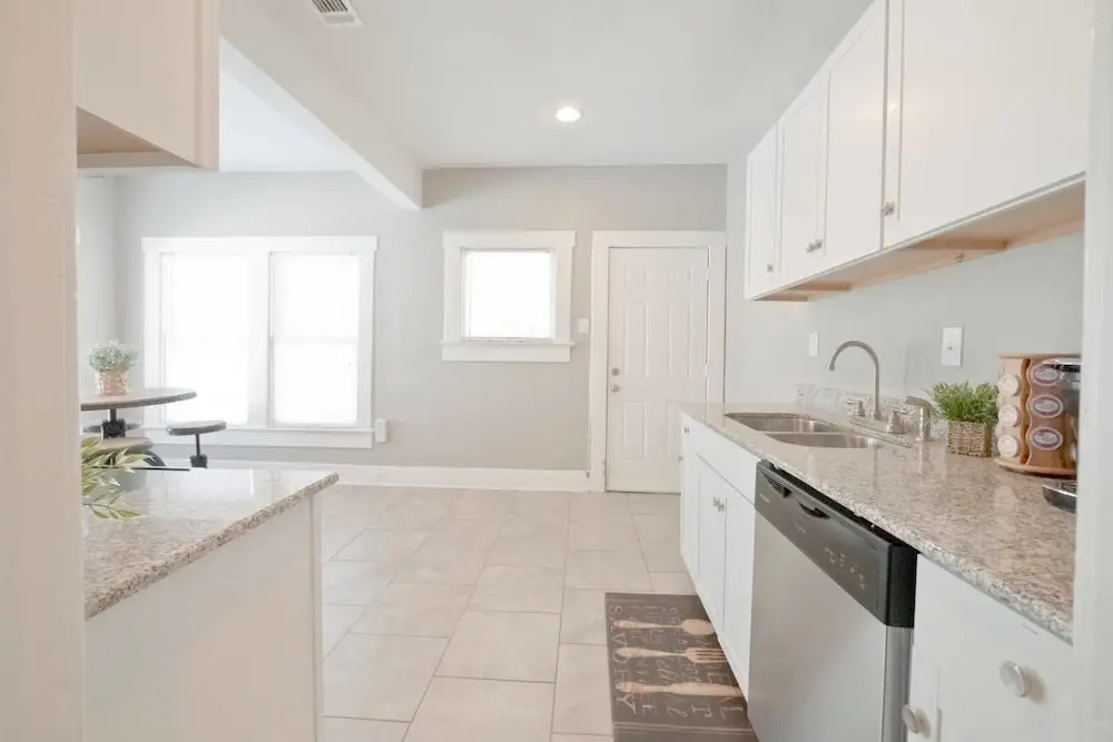 Dreamy Homes at San Antone 4 Apts, Sleeps 19!