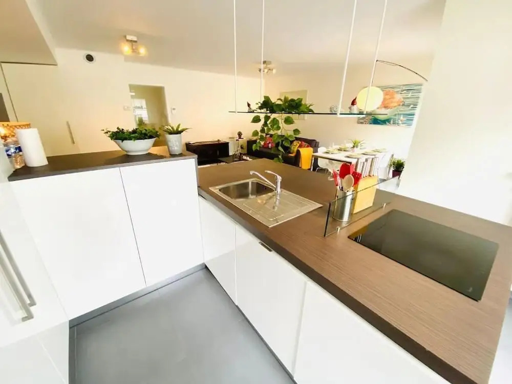3 bedrooms in Center w Terrace&Parking