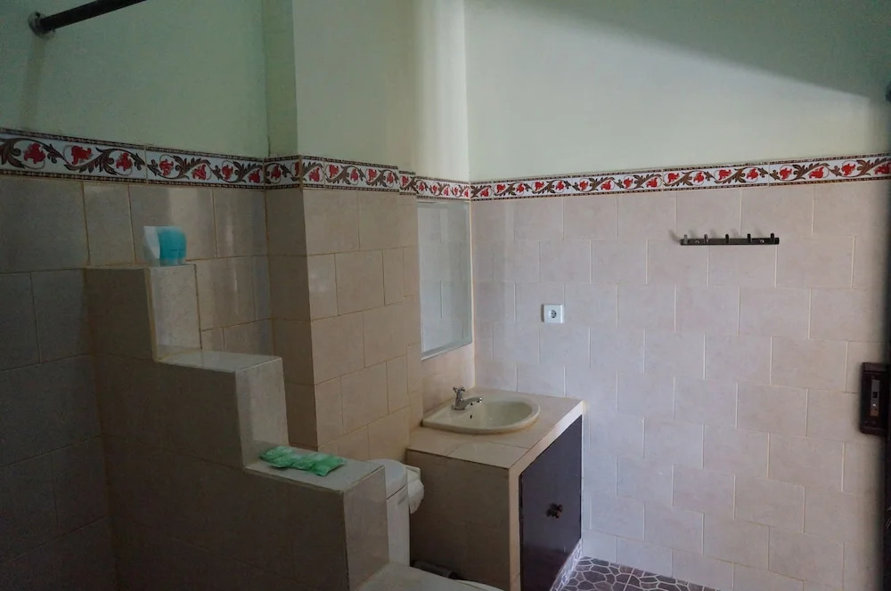 Arya Amed Beach Resort and Dive Center