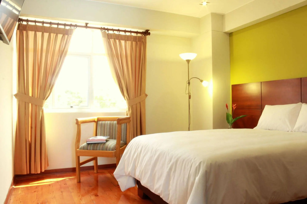 Naira Hotel