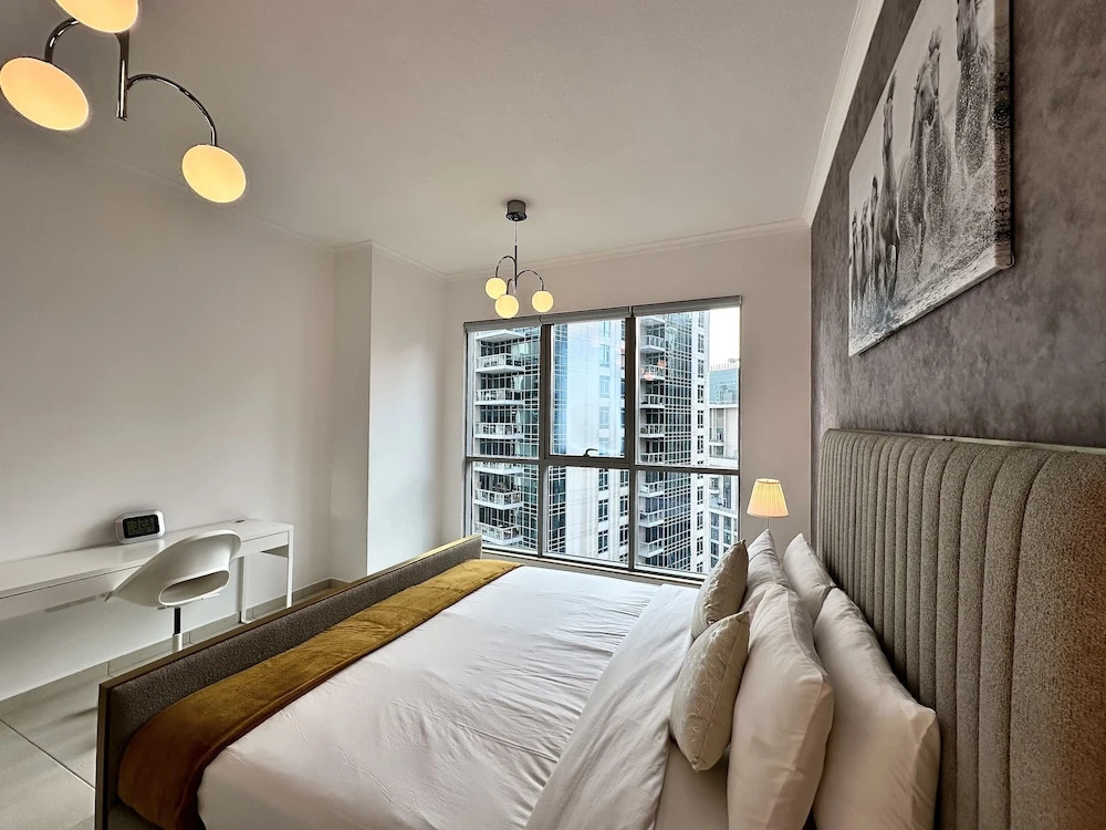 Lux BnB I The Residences I Sky Line Views