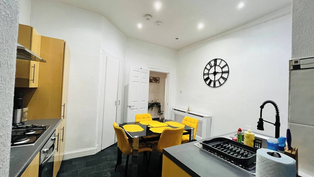 3 Bedrooms Apartment Self Check In Free Parking