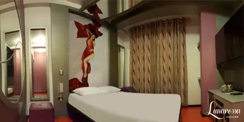 Hostal Lunarossa Suites