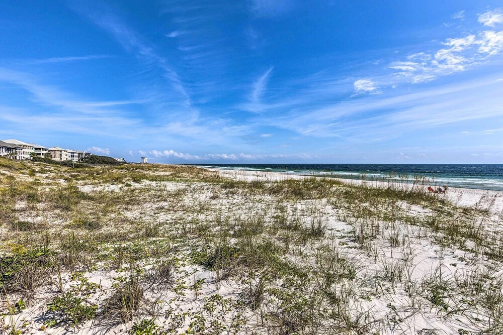 Cute & Cozy Gulf Shores Bungalow: 1/2 Mi to Beach!