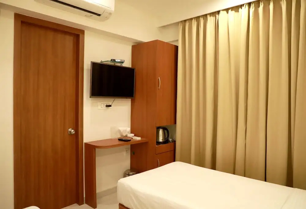 Hotel Lords, Fort