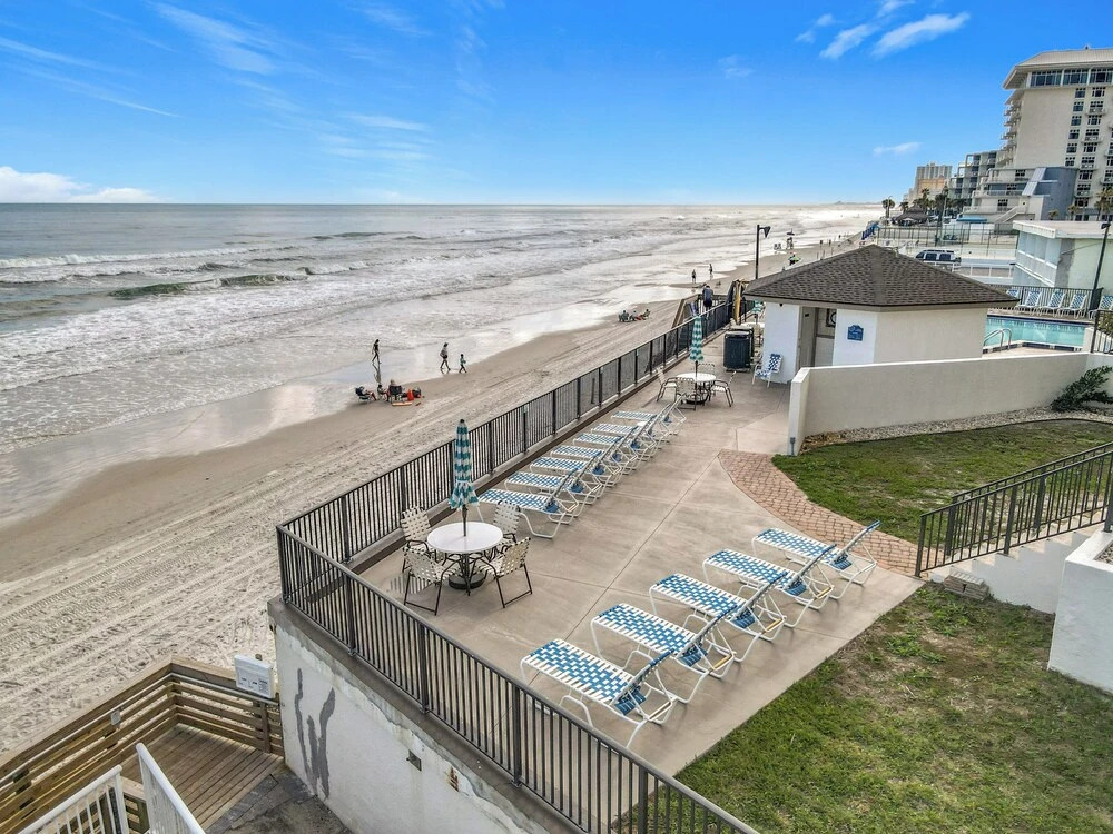 Oceanfront 1BR Condo Balcony Heated Pool Beach