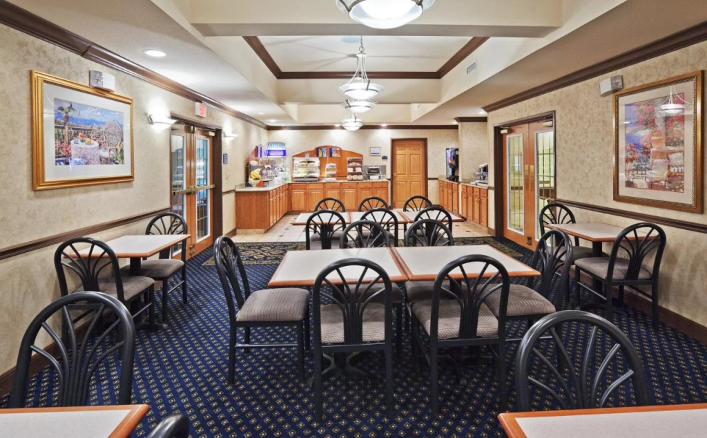 Holiday Inn Express Hotel and Suites Jenks by IHG