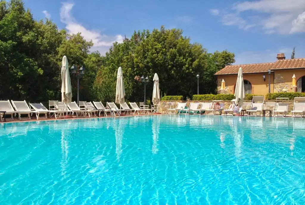 Residence con piscina a Monteverdi