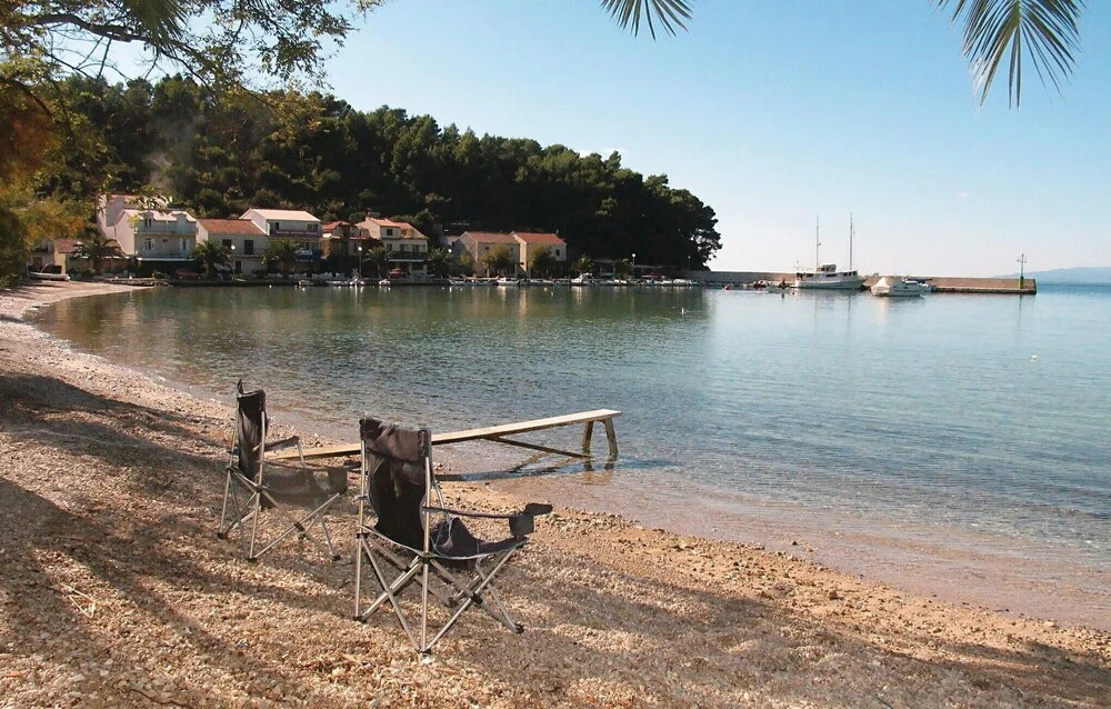 Nice Home in Zuljana With Wifi and 5 Bedrooms