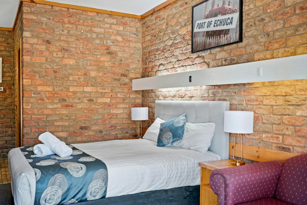 The Settlement Historic Hotel