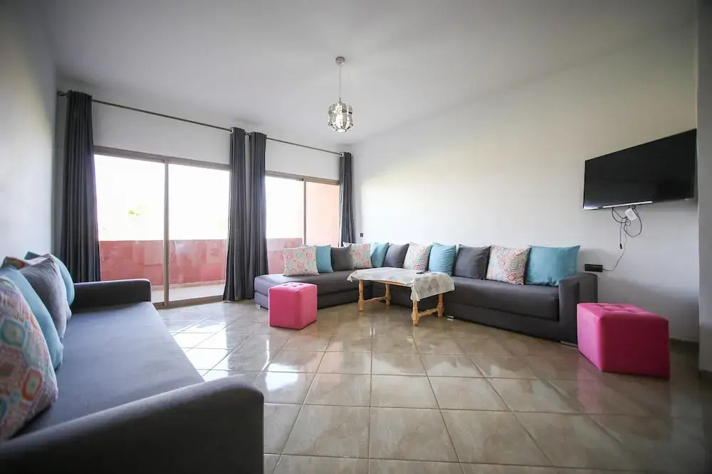 Appartement neuf, entouré de verdure + piscine