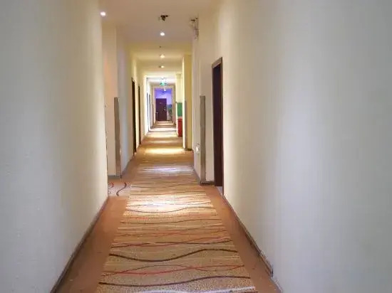 Shangjun Hotel (Hezhou Lingfeng Plaza Branch)