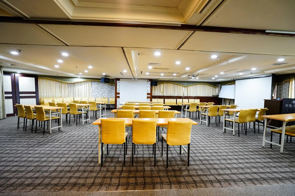 Cambridge Tainan Hotel