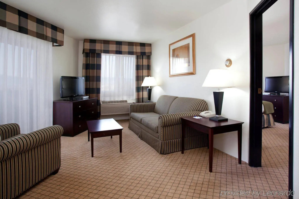 Holiday Inn Express & Suites Colorado Springs-Airport by IHG