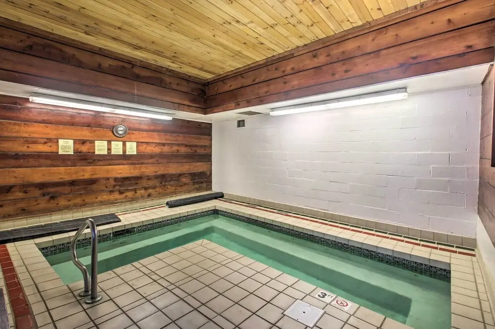 Village of Loon Mtn Condo with Fireplace and Balcony!