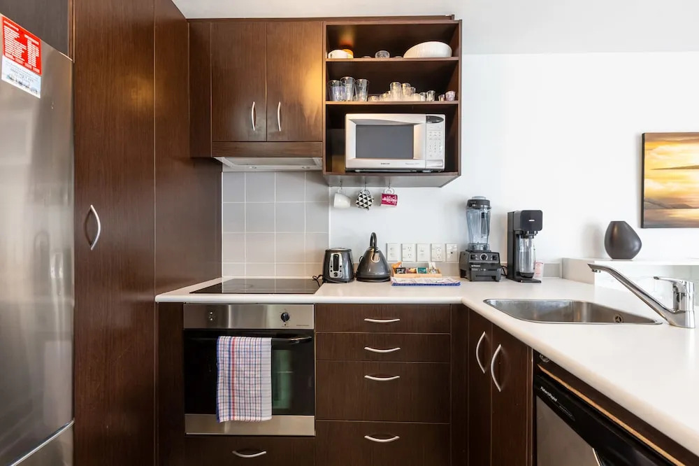 Cosy Two Bedroom in CBD with Pool