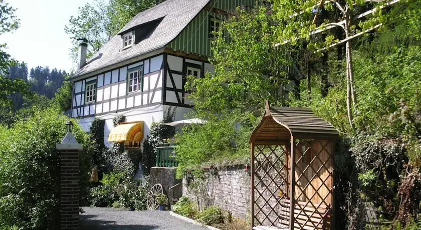 Haus im Wiesengrund