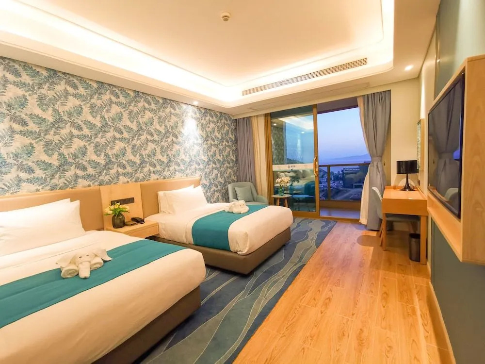 Emerald Bay Hotel Fuxian Lake
