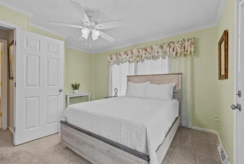 Seas The Moment 5 Bedroom Home by RedAwning