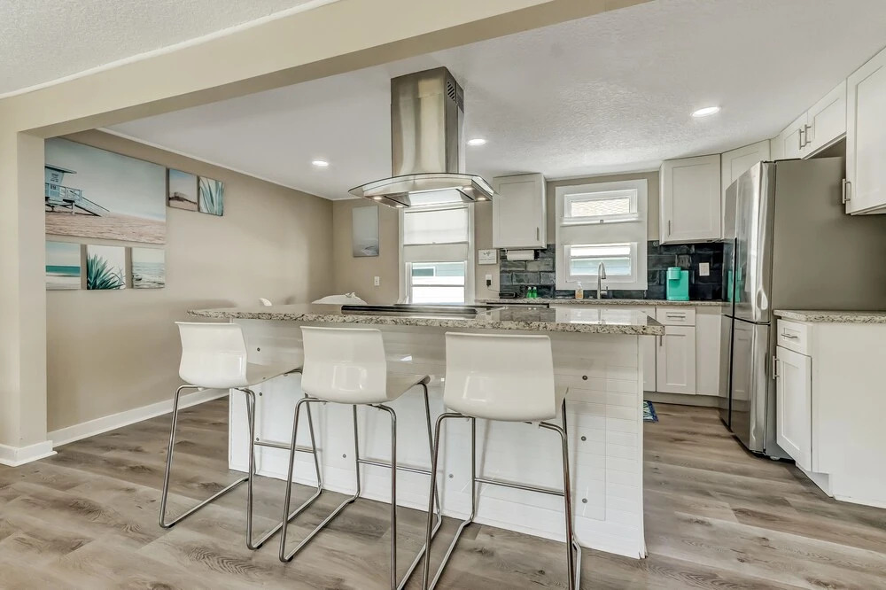 1000 Date Street 3 Bedroom Home by Redawning