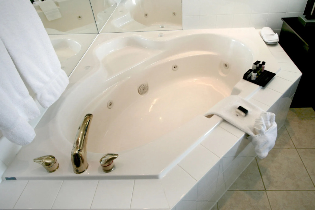 Foxwood Inn & Suites